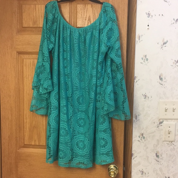 💚 Beautiful Lace Dress 💚 - Picture 4 of 4